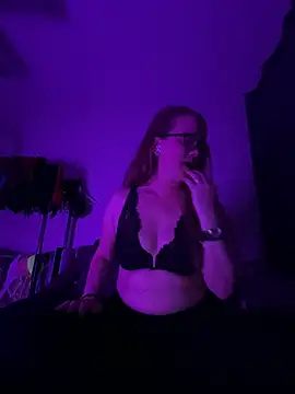 LizzieZ1975 online show from May 26, 11:59 pm