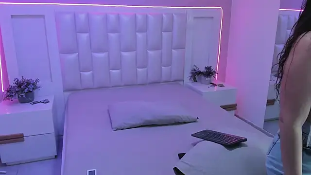 KylieLumi online show from April 1, 11:55 am