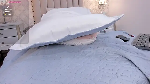 zoejenner  online show from May 19, 1:56 am