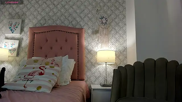 scarlett d ville online show from April 7, 5:20 am