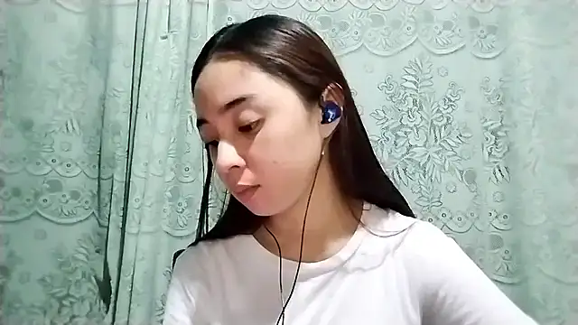 LenoraLacassagne online show from April 9, 3:28 pm