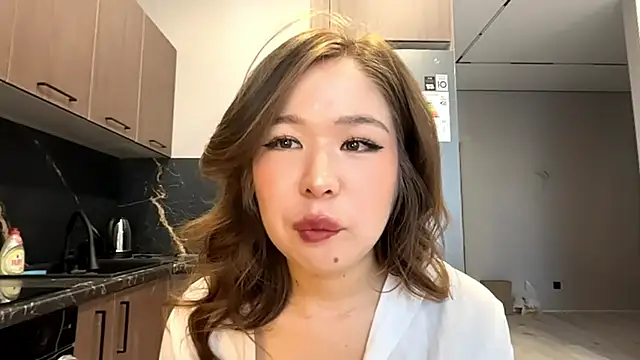 EffieCappaert online show from March 26, 7:54 am