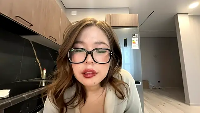 EffieCappaert online show from March 27, 8:05 am