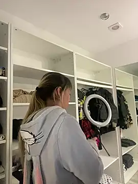 Sexyandtiny online show from April 1, 10:29 pm