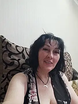 HelgaDennis online show from May 15, 7:05 pm