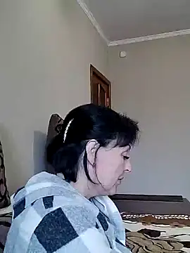 HelgaDennis online show from April 2, 2:25 pm