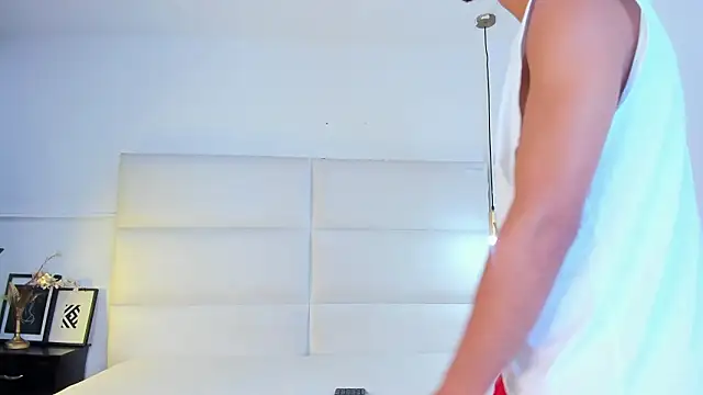 your d0ll1 online show from April 1, 1:41 pm