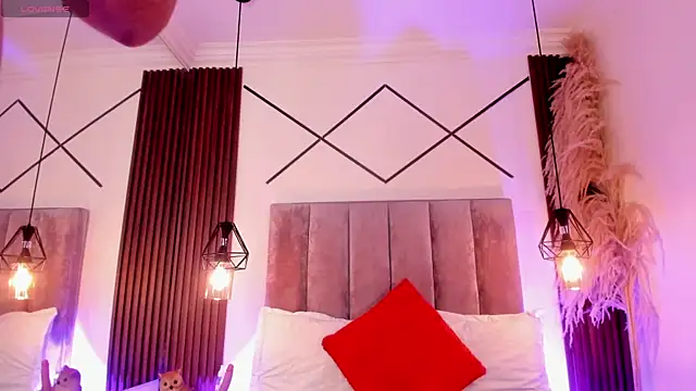 CharlotteWilliamss  online show from April 9, 4:45 pm