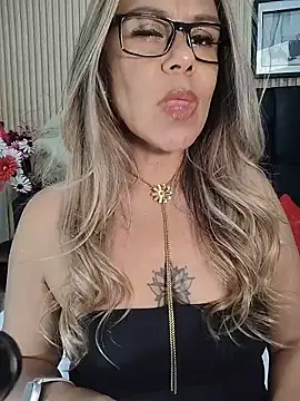 Lilith Bonnet  online show from March 25, 8:01 pm