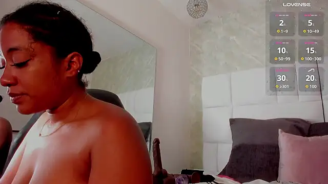 mia rouxx1 online show from May 19, 5:14 am