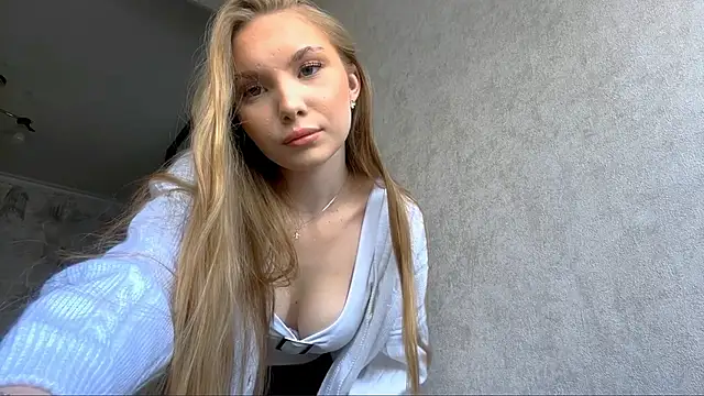 CarolineNine online show from March 27, 12:17 pm