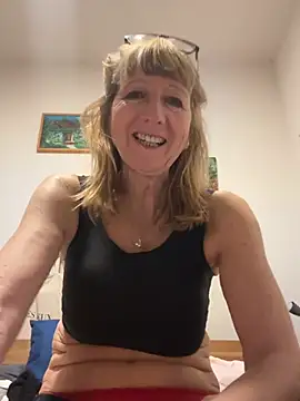 MatureKim online show from April 5, 7:02 pm