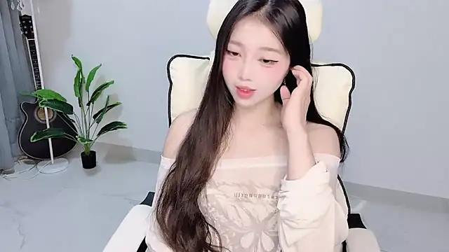 Yukiy8877 online show from April 1, 9:45 pm