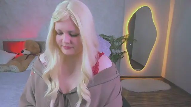 -HwasaMoore online show from March 29, 8:30 pm