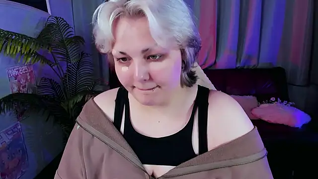 -HwasaMoore online show from April 8, 5:31 am