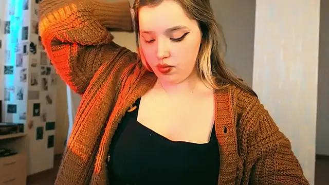 Chloe Rozzy online show from March 21, 8:19 am