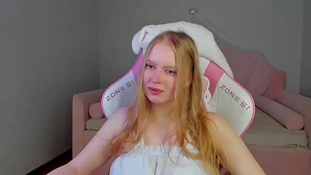 BellaVenatrix online show from April 4, 8:35 am