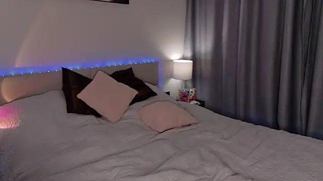 RondaRose  online show from April 7, 4:31 pm