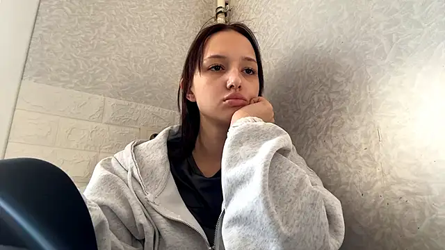 Naoomis online show from March 25, 8:06 am