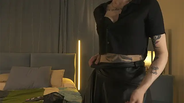 RubieNibbs online show from March 31, 8:31 pm