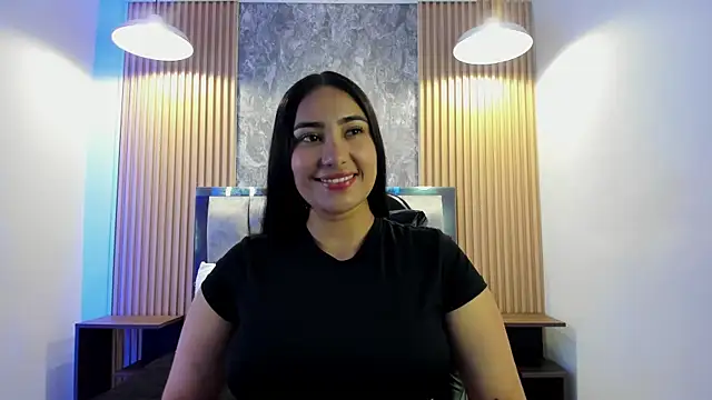 Sulay Kim online show from May 22, 10:30 pm