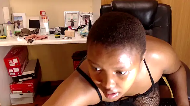 Prettiestheavenly online show from April 6, 4:08 pm