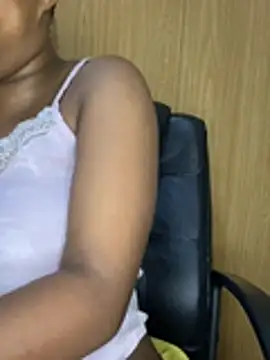 Prettiestheavenly online show from March 31, 10:10 pm