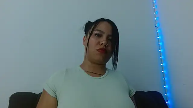 alessialux online show from May 5, 4:26 am