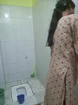 Curvy Amyra online show from April 16, 1:55 pm