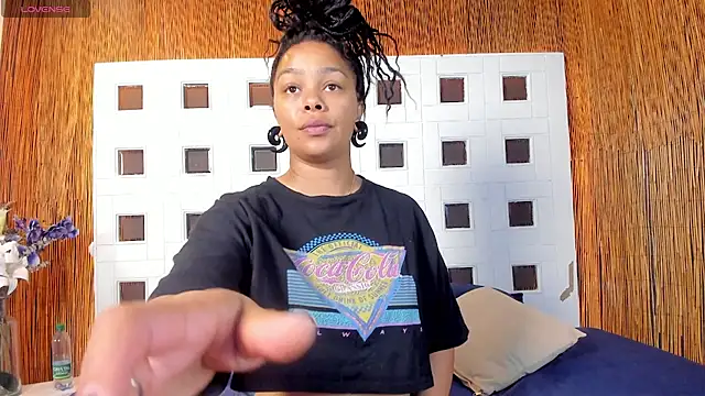 andreazoe online show from July 14, 8:46 pm