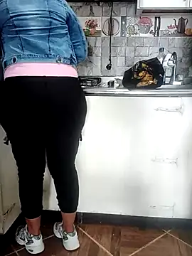 sexymomsn online show from May 11, 4:59 pm