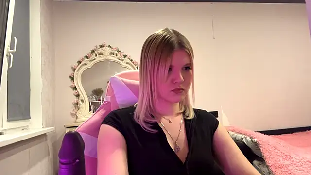 SweettAnny online show from May 17, 7:24 pm