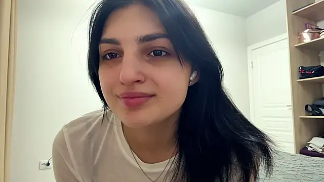 GlitchSiren online show from April 8, 7:16 pm