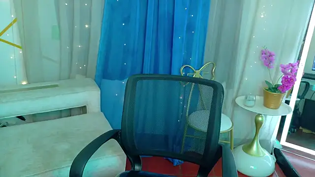 noahcute19 online show from April 7, 8:22 pm