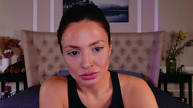 Alexa Stain online show from April 5, 8:08 pm