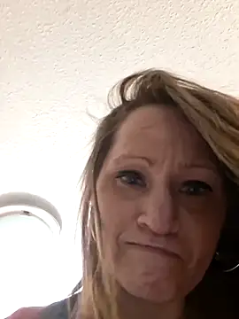 beeeuhh online show from April 19, 3:17 am