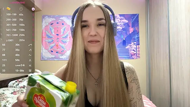 DenitaSpace online show from March 31, 2:17 pm