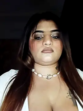 Sanaya Gil online show from April 4, 7:45 pm