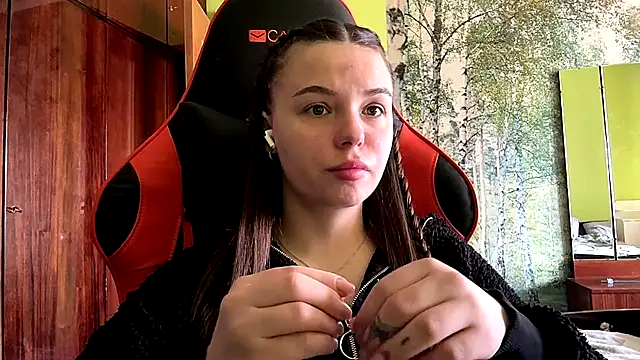 ThedaStrevell online show from March 31, 9:20 am