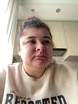 curly elise online show from March 29, 9:52 am