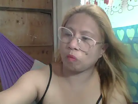 PinayChristine online show from April 9, 6:52 am