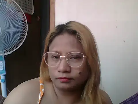 PinayChristine online show from May 26, 6:02 am