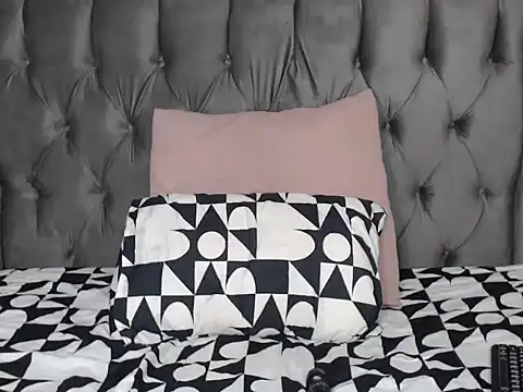 Cybil Hearts online show from March 26, 12:13 am