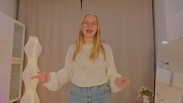 AlicaCohill online show from April 6, 7:15 pm