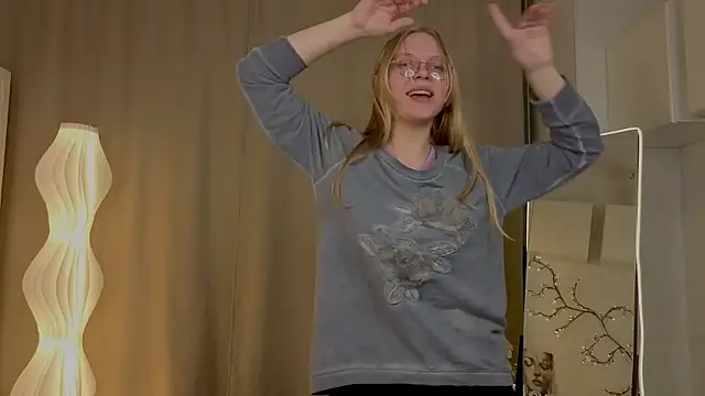 AlicaCohill online show from April 2, 7:22 pm