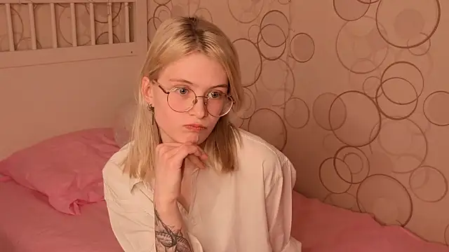 CarleySuski online show from March 28, 5:07 am