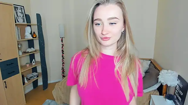 VioletteClaire online show from April 22, 8:44 am