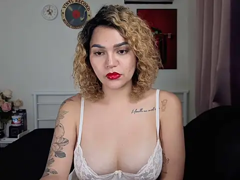 monicaconde online show from May 27, 9:06 am