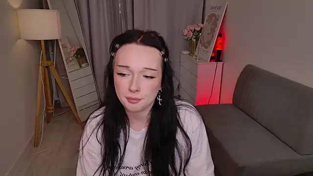 Flora Ray online show from March 25, 2:20 pm