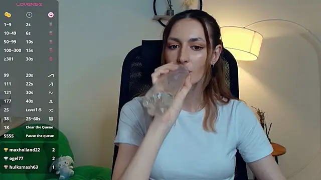 LoraLanett online show from April 1, 1:41 pm